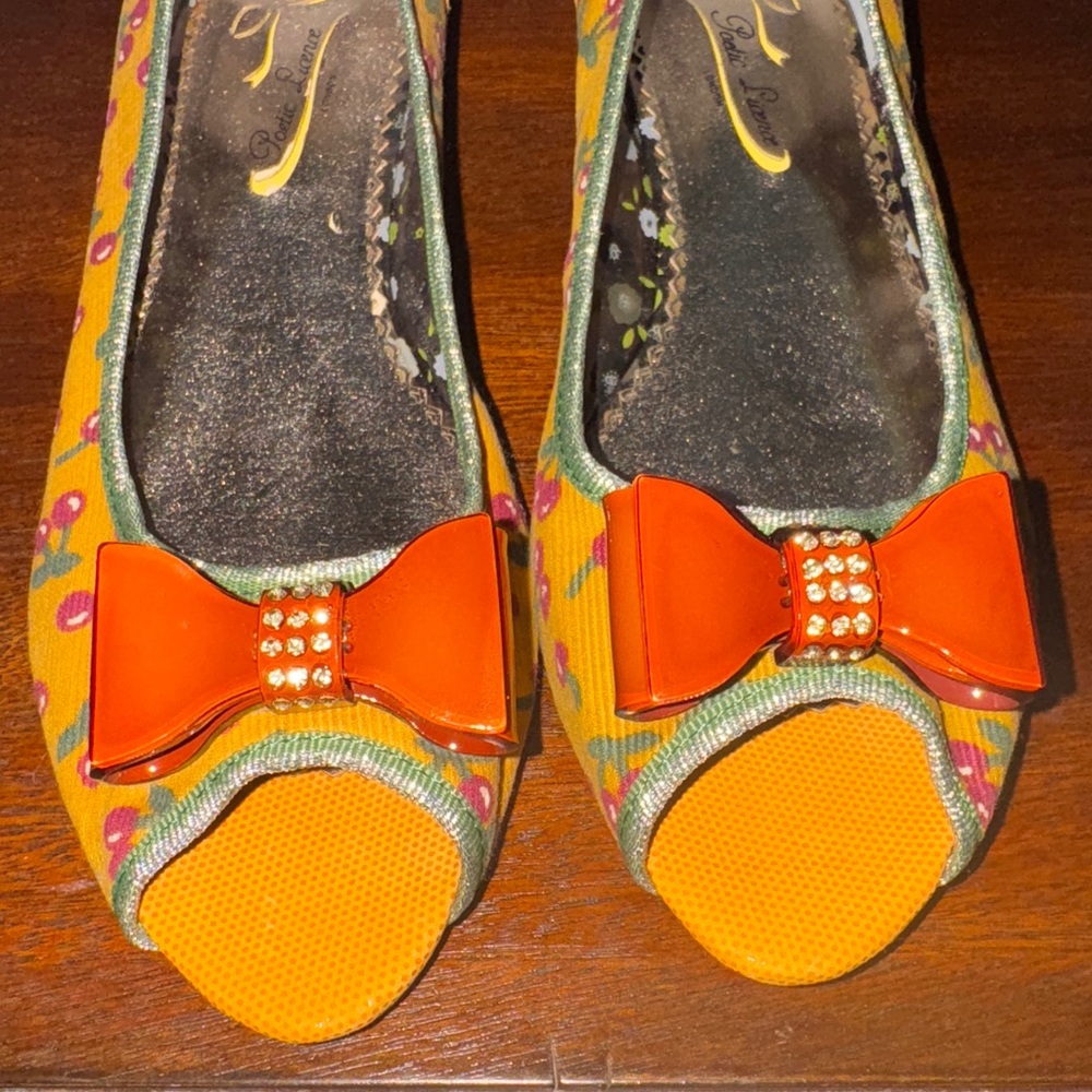 Poetic License Orange and Cherries Size 6 1/2